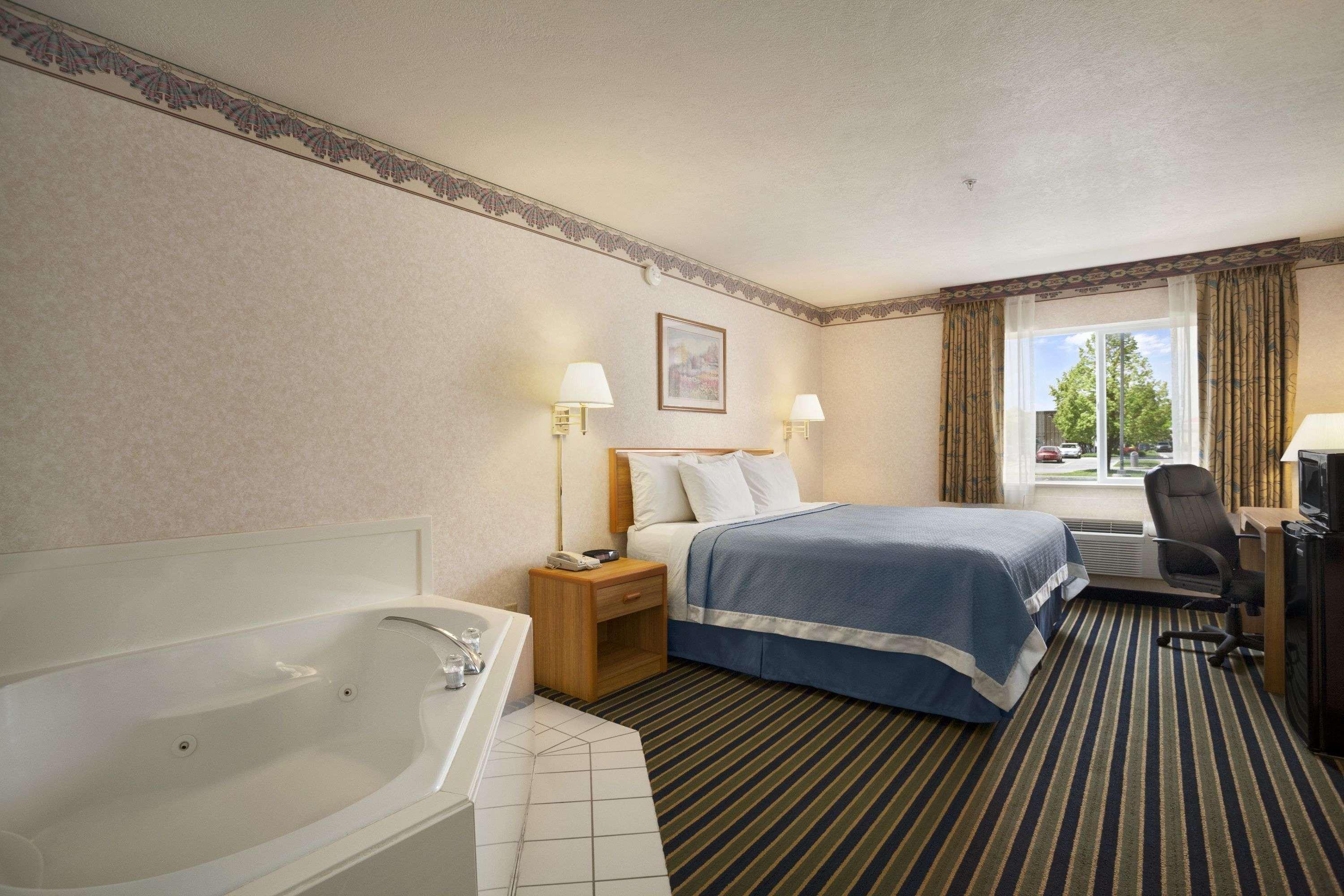 Days Inn By Wyndham Спрингвилл Экстерьер фото
