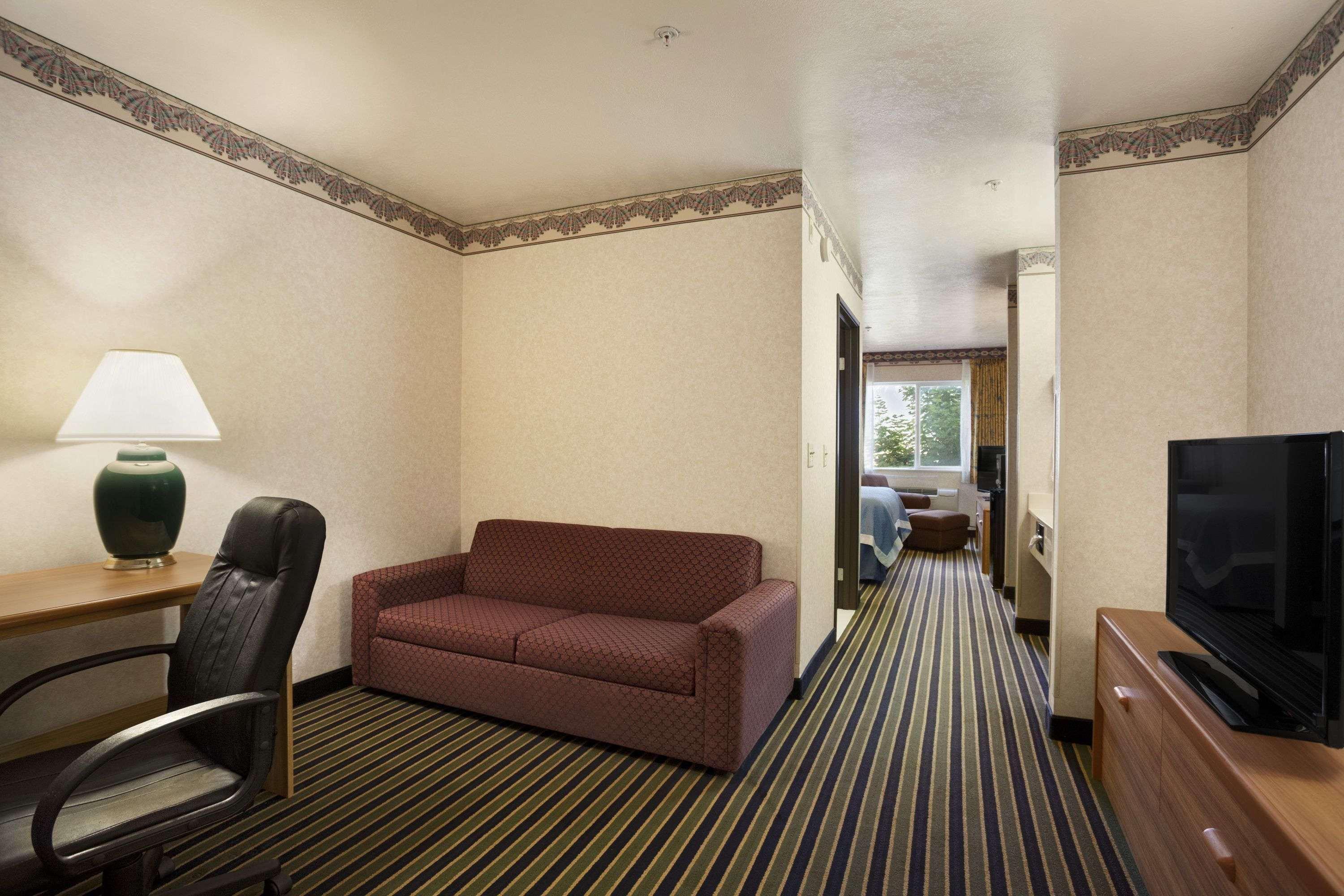 Days Inn By Wyndham Спрингвилл Экстерьер фото